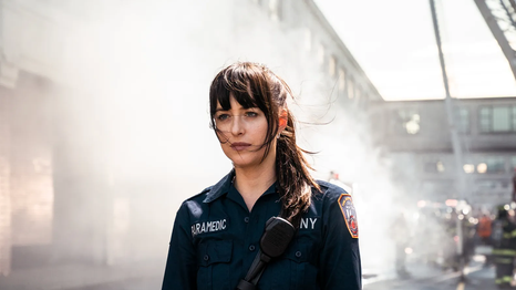 Dakota Johnson como Cassandra Webb