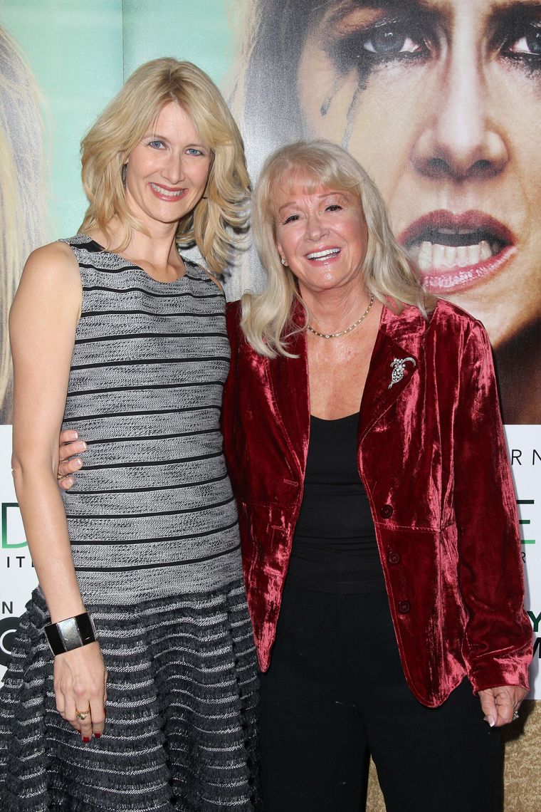 Laura Dern junto a su madre Diane Ladd en el estreno de la serie Enlightened de HBO en 2011.  Laura Dern junto a su madre Diane Ladd en el estreno de la serie Enlightened de HBO en 2011.