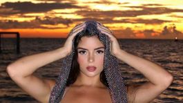 demi rose disfruto el atardecer con un vestido transparente sin nada abajo demi rose disfruto el atardecer con un vestido transparente sin nada abajo
