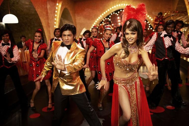 La película está protagonizada por las estrellas Shah Rukh Khan y Deepika Padukone. La película está protagonizada por las estrellas Shah Rukh Khan y Deepika Padukone.