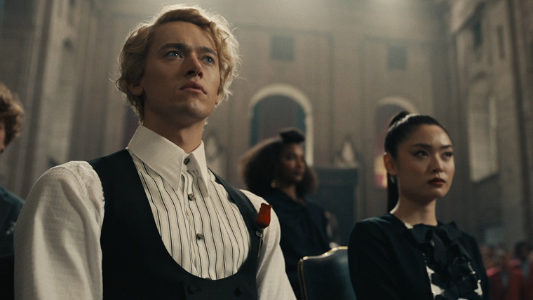 Tom Blyth interpreta a un joven Coriolanus Snow