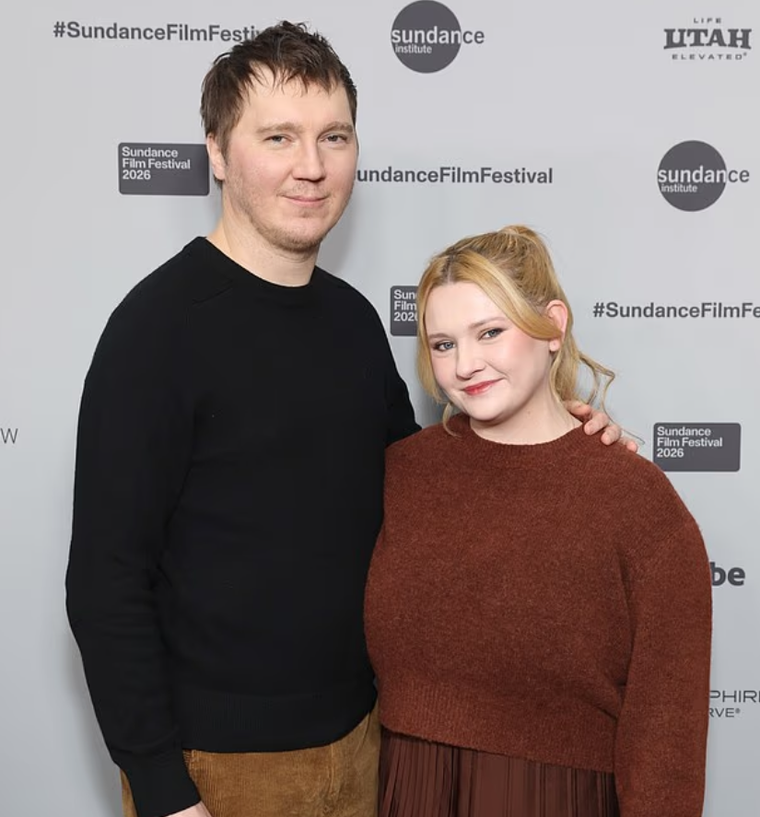 Paul Dano junto a Abigail Breslin Paul Dano junto a Abigail Breslin