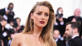 amber heard fulmino a johnny depp con una particular publicacion