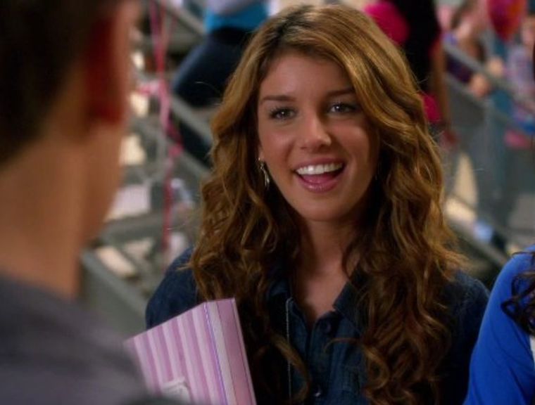 Shenae Grimes fue una estrella juvenil en los 2000