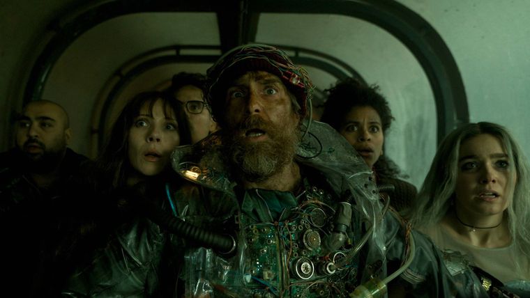 Sam Rockwell como El Hombre del Futuro y junto a los elegidos para salvar a la humanidad. Sam Rockwell como El Hombre del Futuro y junto a los elegidos para salvar a la humanidad.