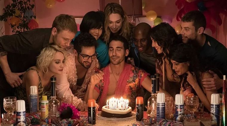 Sense8 junta a ocho personajes de diferentes orígenes para relatar una historia sobre la identidad y la humanidad. Sense8 junta a ocho personajes de diferentes orígenes para relatar una historia sobre la identidad y la humanidad.