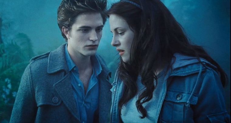 Robert Pattinson y Kristen Stewart en la película Crepúsculo (2008)