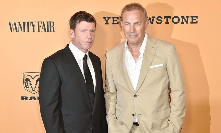 Taylor Sheridan junto a Kevin Costner, la estrella de multipremiada Yellowstone. Taylor Sheridan junto a Kevin Costner, la estrella de multipremiada Yellowstone.