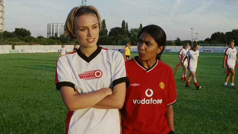 Keira Knightley y Parminder Nagra en Bend It Like Beckham. Keira Knightley y Parminder Nagra en Bend It Like Beckham. 