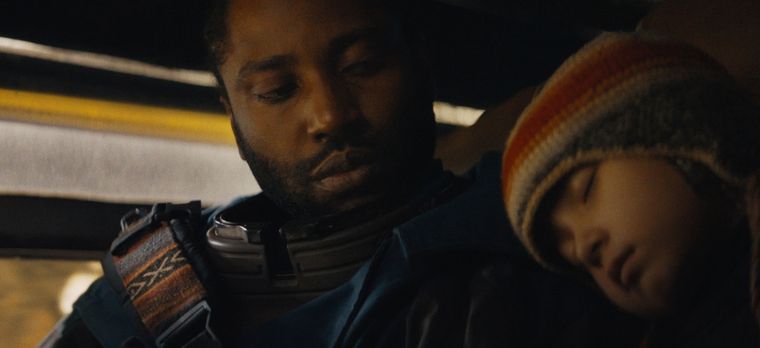 Gareth Edwards se deshace en elogios para el cast de The Creator, liderado por Madeleine Yuna Voyles y de John David Washington