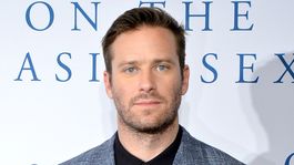 la carrera de armie hammer no detiene su caida meteorica, ¿habra llegado a su final?