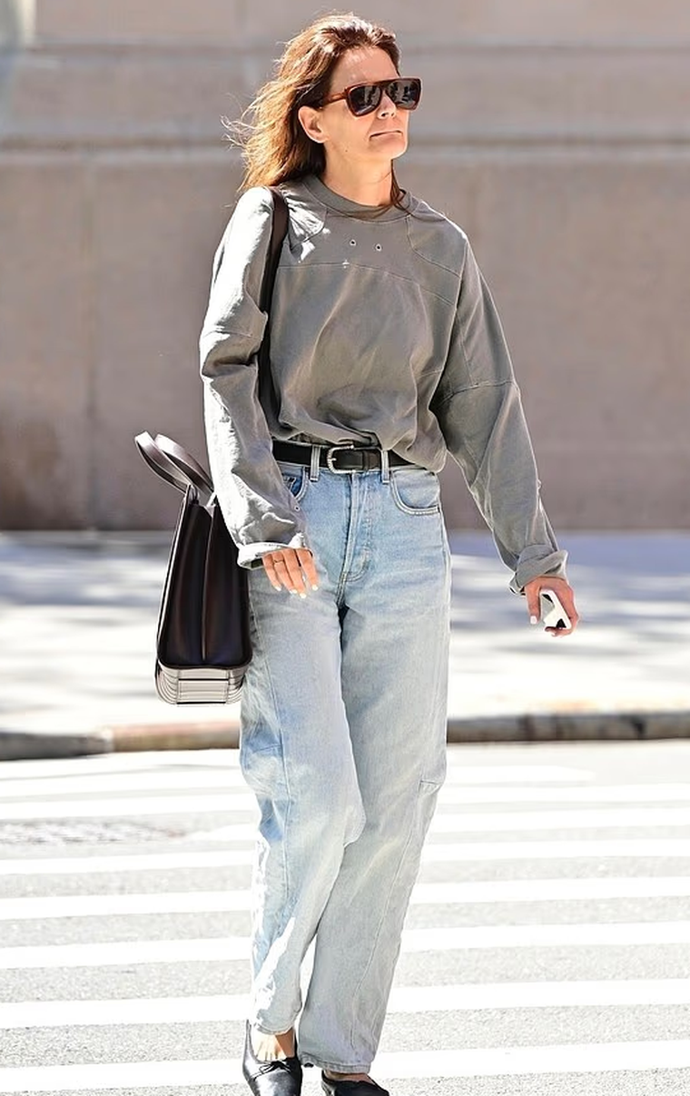 Katie Holmes caminando por Nueva York. Katie Holmes caminando por Nueva York.