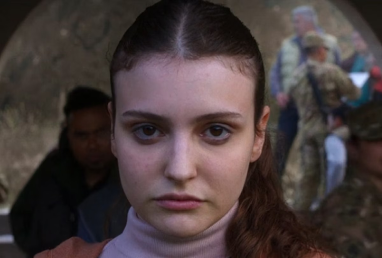 Mora Fisz interpreta a Clara, la hija de Juan Salvo y Elena. Mora Fisz interpreta a Clara, la hija de Juan Salvo y Elena. 