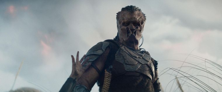 depredador-tierras-salvajes-predator-badlands-dek-thia-hand