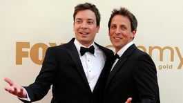 Jimmy Fallon y Seth Meyers ayudarán a pagarle a los trabajadores de su programa mientras dure la huelga de guionistas