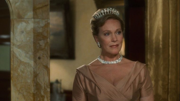 La actriz británica interpretó a la Reina Clarisse Renaldi en las películas