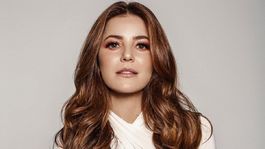 hasta que la plata nos separe: quien es juliette pardau, la actriz venezolana que interpreta a vicky