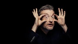 Charlie Brooker, el creador de la exitosa serie Black Mirror.