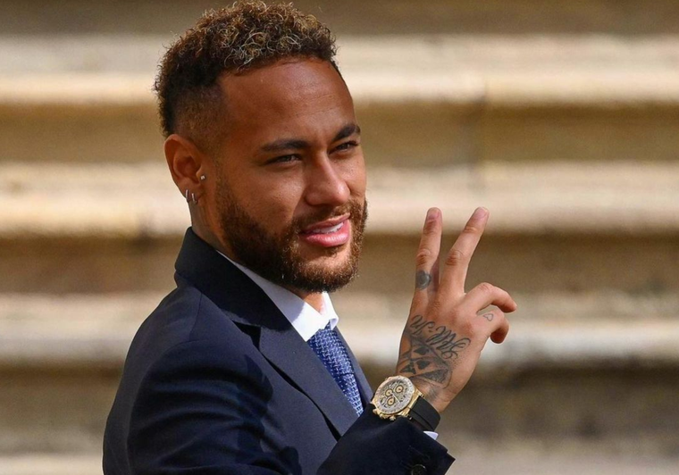 Neymar brilla tanto en el campo de fútbol como en la pantalla grande.