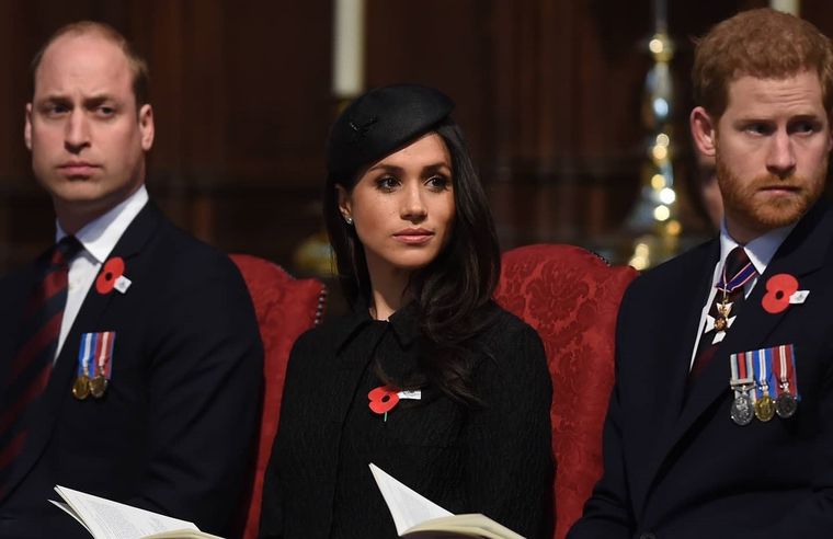 El príncipe William junto a Meghan Markle y Harry, los duques de Sussex