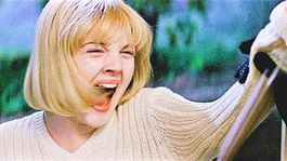 Drew Barrymore interpretó a Casey Becker en la primera entrega de Scream (1996)