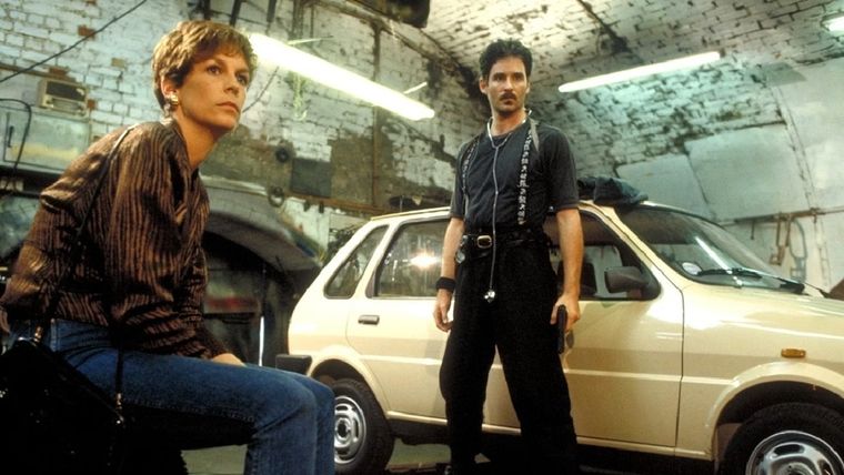 Jamie Lee Curtis y Kevin Kline protagonizan este clásico de los 80