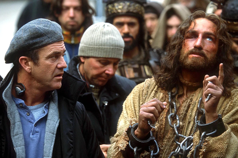 Mel Gibson junto a Jim Caviezel en el rodaje de La Pasión de Cristo. Mel Gibson junto a Jim Caviezel en el rodaje de La Pasión de Cristo.