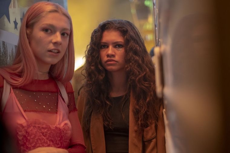 Hunter Schafer junto a Zendaya en Euphoria. Hunter Schafer junto a Zendaya en Euphoria.