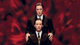 Keanu Reeves y Al Pacino protagonizan El abogado del diablo (1997).