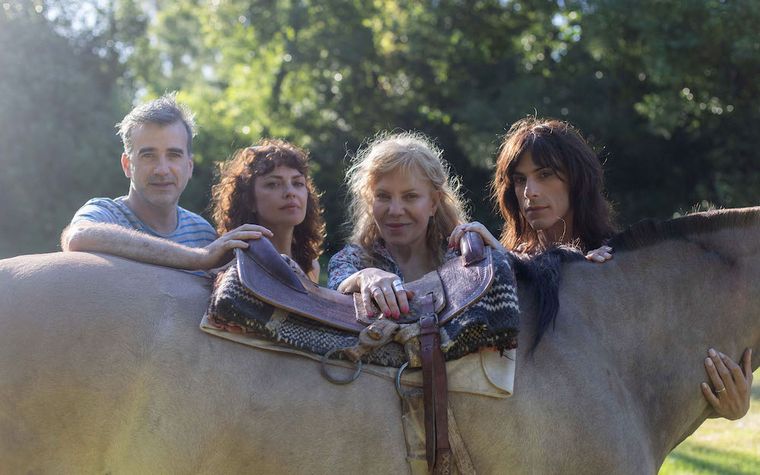 La película fue dirigida por Ignacio Rogers y protagonizada por Cecilia Roth, Dolores Fonzi, Daniel Hendler y Ezequiel Díaz. La película fue dirigida por Ignacio Rogers y protagonizada por Cecilia Roth, Dolores Fonzi, Daniel Hendler y Ezequiel Díaz.