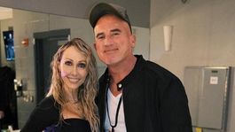 La madre de Miley Cyrus, Tish, se casó con Dominic Purcell el año pasado