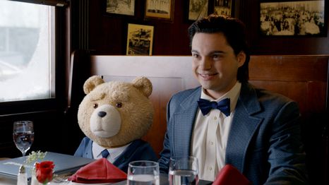 La segunda temporada de Ted, la serie ya se encuentra disponible en Universal+.