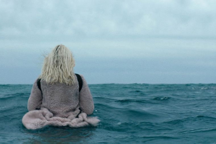 A diferencia de otros lanzamientos de Netflix, The Discovery no es una película para cualquiera, ya que, pese a que dura menos de dos horas, requiere plena atención y apertura por parte del espectador. A diferencia de otros lanzamientos de Netflix, The Discovery no es una película para cualquiera, ya que, pese a que dura menos de dos horas, requiere plena atención y apertura por parte del espectador.