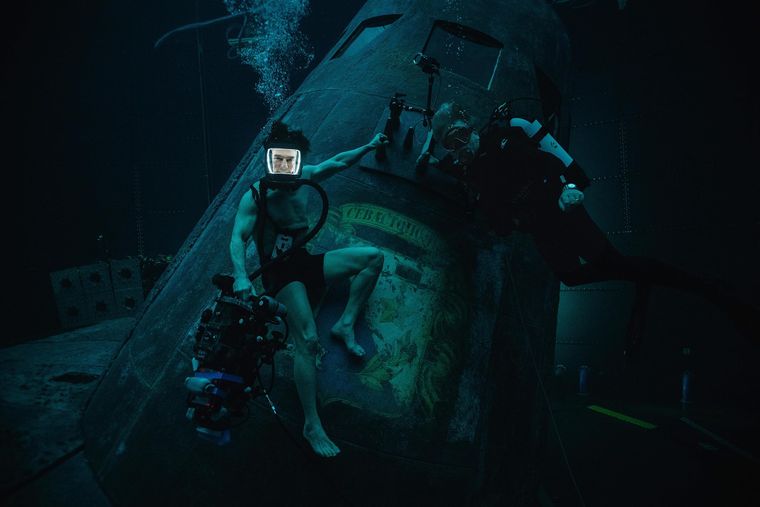 Tom Cruise durante el rodaje de la frenética y claustrofóbica escena acuática de Misión Imposible 8. Tom Cruise durante el rodaje de la frenética y claustrofóbica escena acuática de Misión Imposible 8.