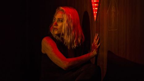 Maika Monroe protagoniza esta imperdible película