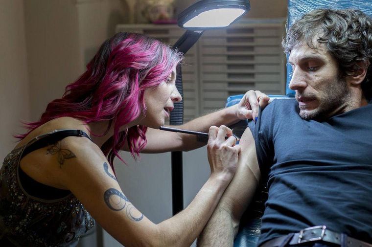 Una historia de amor y autosuperación en esta divertida comedia romántica Una historia de amor y autosuperación en esta divertida comedia romántica