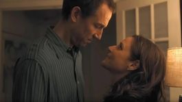 Protagonizada por Julia Louis-Dreyfus y Tobias Menzies