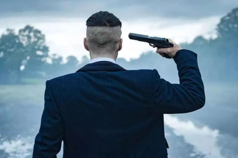 El fallido plan contra Oswald Mosley deja a Tommy al borde del colapso. El fallido plan contra Oswald Mosley deja a Tommy al borde del colapso. 