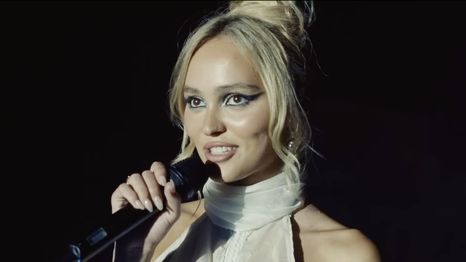 La actriz y modelo Lily-Rose Depp protagoniza la nueva y provocadora serie