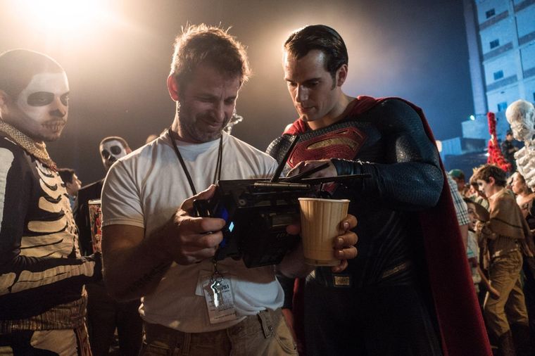 Si bien David Corenswet busco dar su propio Superman, se declaró fan del trabajo de Zack Snyder y Henry Cavill y destacó la versión que ambos le aportar al superhéroe, con una arista totalmente distinta. Si bien David Corenswet busco dar su propio Superman, se declaró fan del trabajo de Zack Snyder y Henry Cavill y destacó la versión que ambos le aportar al superhéroe, con una arista totalmente distinta.