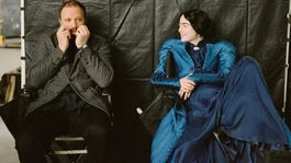 Yorgos Lanthimos y Emma Stone, director y protagonista de Pobres Criaturas