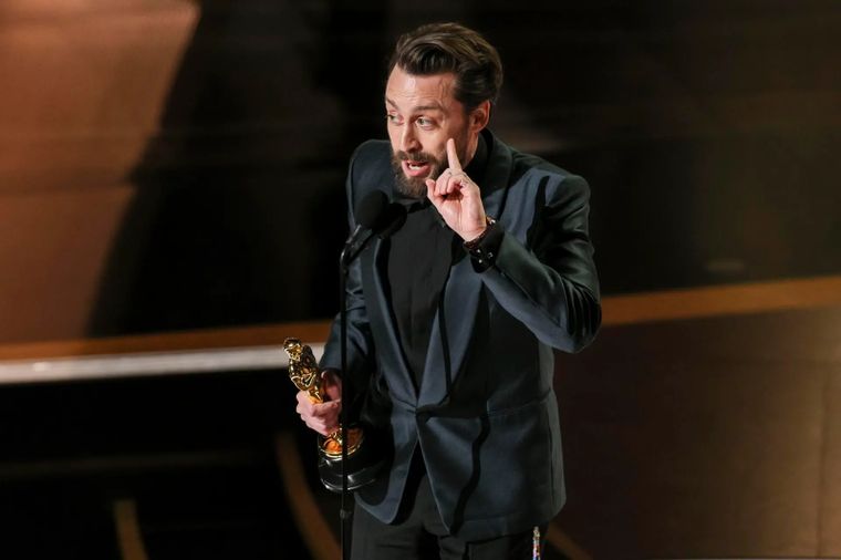 Kieran Culkin recibió la estatuilla por su aclamado trabajo en A Real Pain