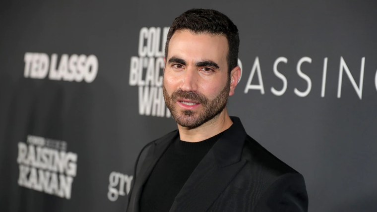 El actor británico hizo su debut en el MCU en la cuarta película de Thor.