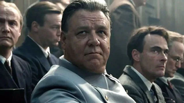 Para el esperado drama bélico Nuremberg, Russell Crowe se pone en la piel de la mano derecha de Hitler, rol para el que transformó su físico por completo.