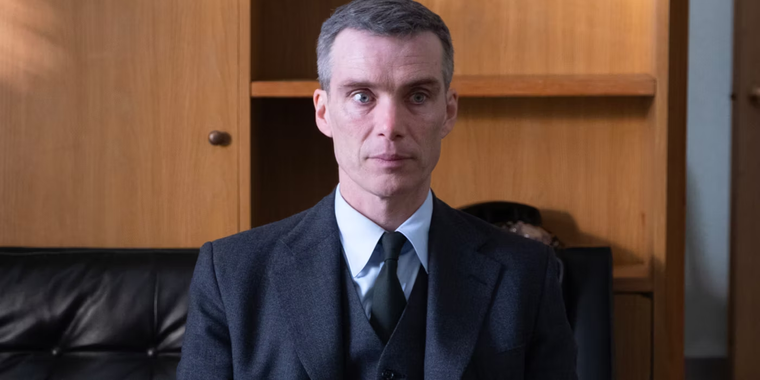 Cillian Murphy como J. Robert Oppenheimer