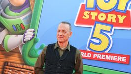 Tom Hanks llegó a la franquicia en 1997 para ponerle voz a Woody. Tom Hanks llegó a la franquicia en 1997 para ponerle voz a Woody.