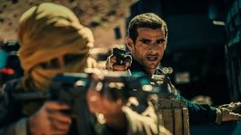 El salario del miedo es una película de acción y suspenso que se estrenó en el 2024 y tiene una duración de 104 minutos