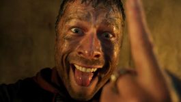 Glen Powell se mete al mundo de la acción en esta nueva adaptación de Stephen King.