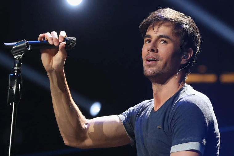 ENRIQUE IGLESIAS GENERÓ PREOCUPACIÓN AL CANCELAR UN CONCIERTO.