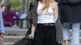 Amber Heard reaparece en Madrid con muletas y preocupa a sus fans